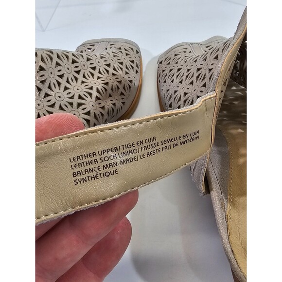 EARTH Women's 8.5 Murano Mist Sandal Laser Cut Leather Open Toe Heels Shoes - Picture 8 of 10